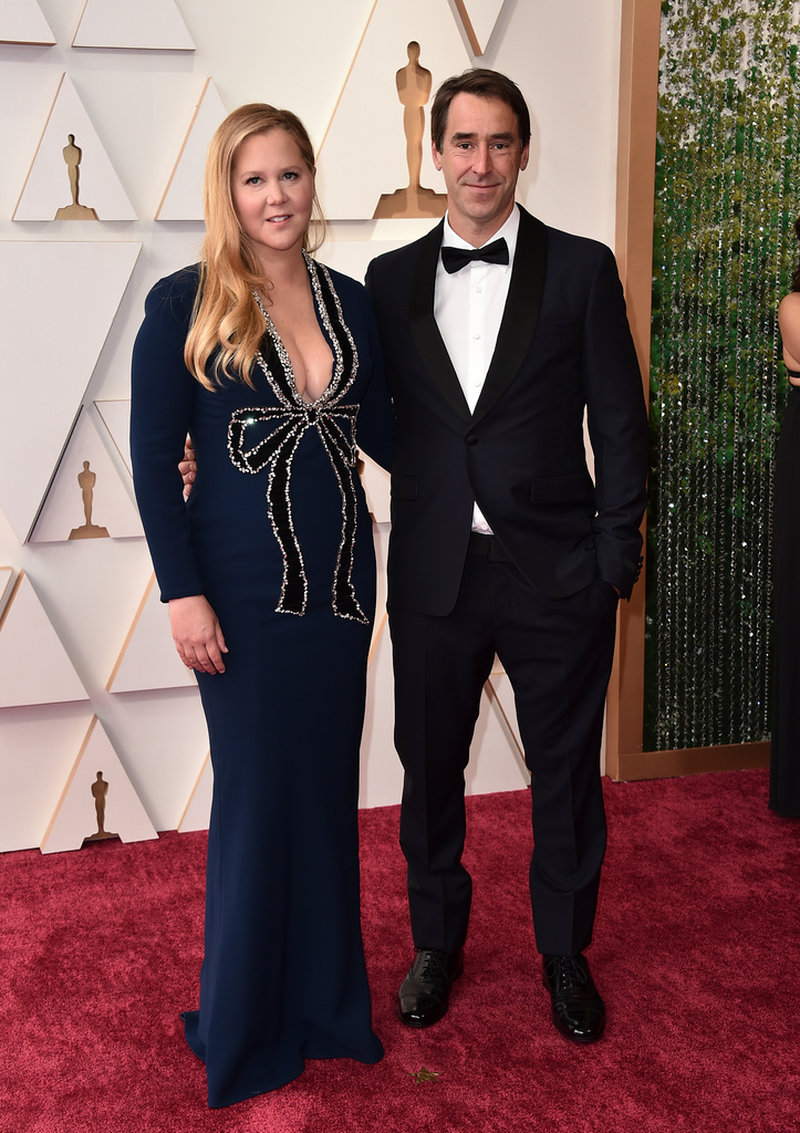 Amy Schumer tillsammans med maken Chris Fischer i samband med Oscarsgalan i år. Arkivbild.
