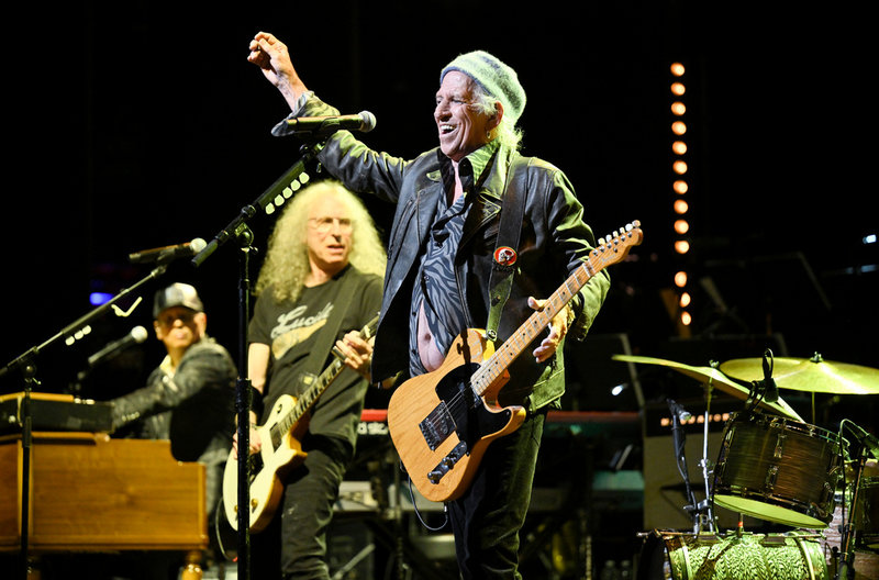 Keith Richards och hans band X-Pensive Winos spelade ihop för första gången på 30 år den 10 mars på Beacon Theatre i New York på en välgörenhetskonsert.
