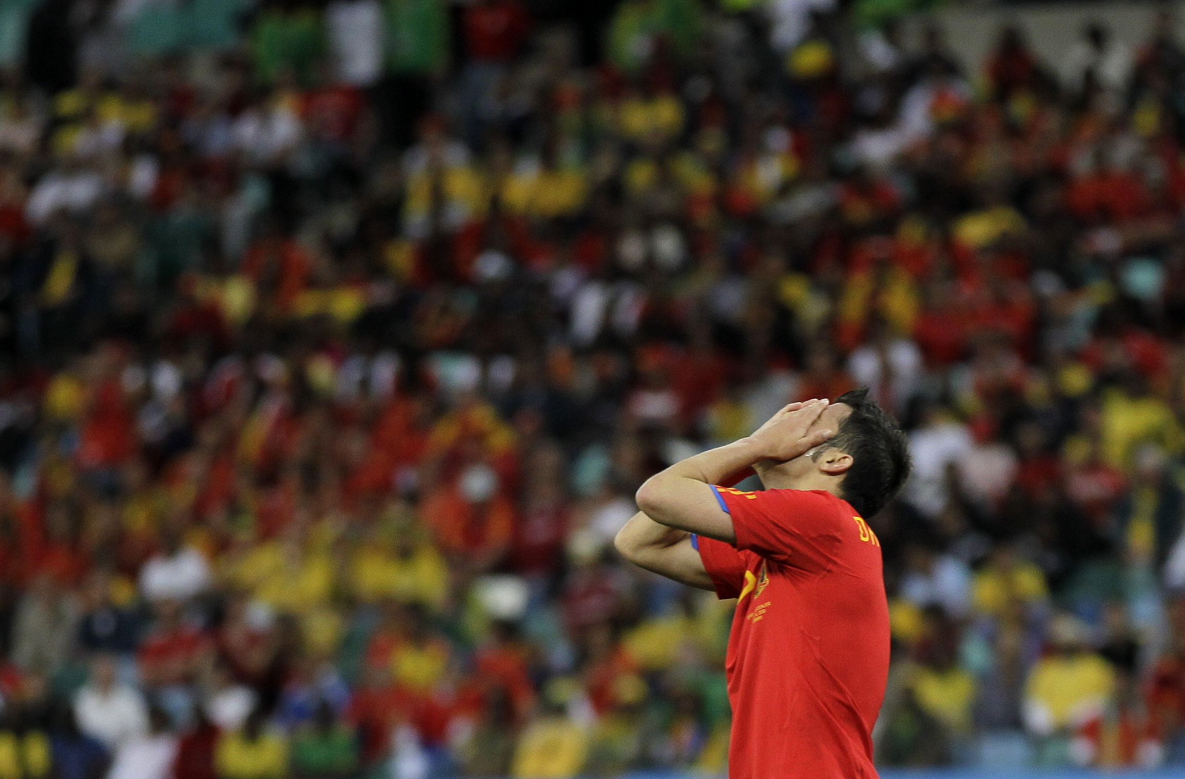 David Villa deppar efter Spaniens chockförlust mot Schweiz.