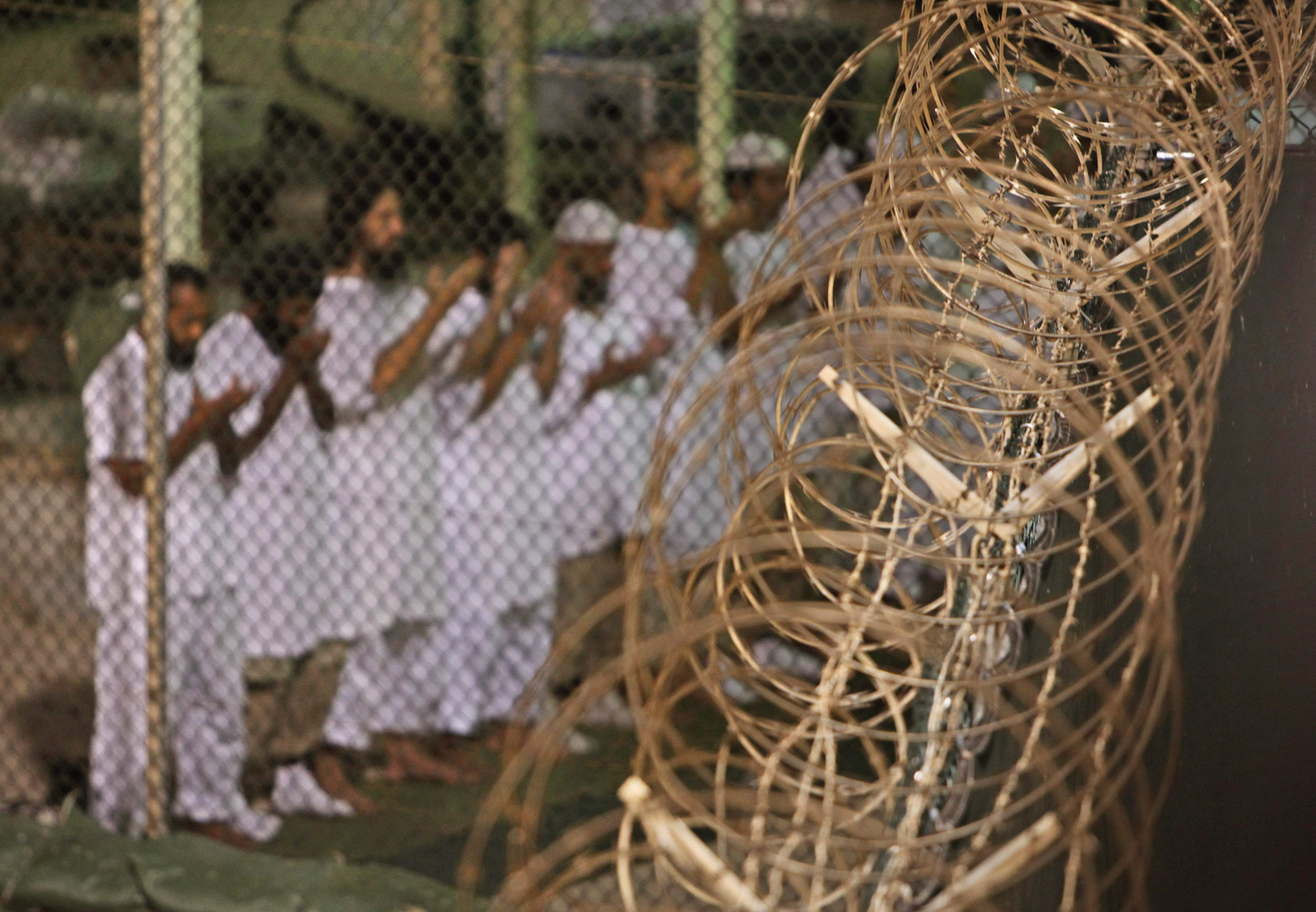 Högsta domstolen beslutade därefter att det var olagligt att ställa Guantánamofångarna inför militärdomstol eftersom det ansågs strida mot folkrätten. Då stiftades en speciell lag i september 2006 som gav USA rätten att ställa Guantánamofångarna inför spe