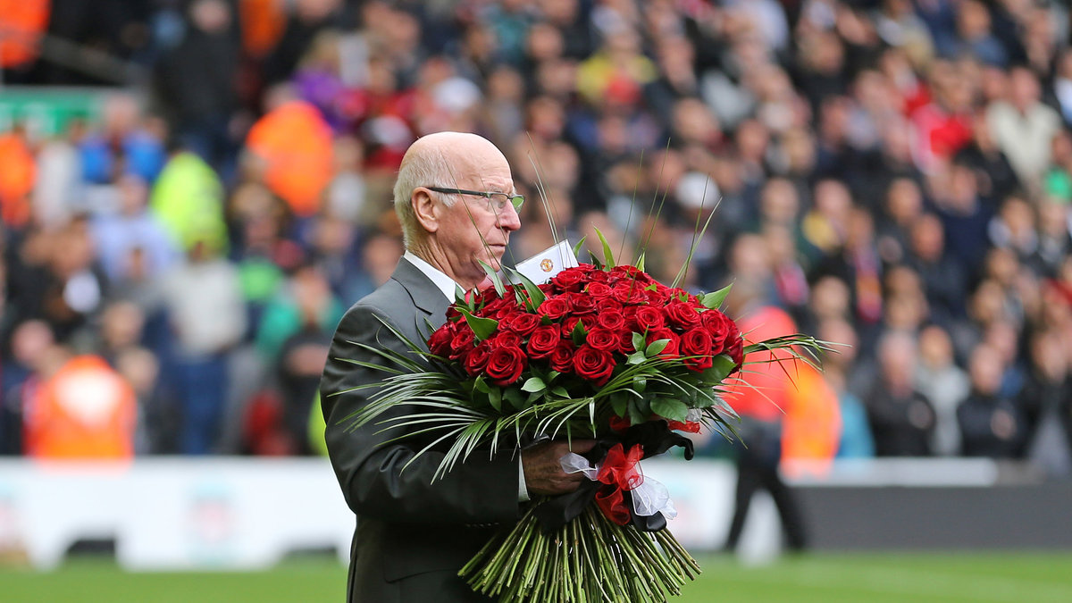 Manchester United-legendaren Bobby Charlton med 96 rosor. 