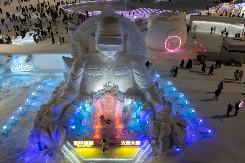 En jätteskulptur i snö under årets upplaga av Harbins is- och snöfestival.