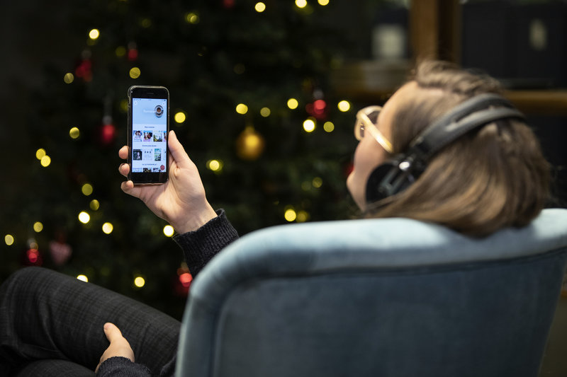 Ljudboken fortsätter sitt segertåg tack vare digitala prenumerationstjänster som Storytel, Nextory och Bookbeat, där kunderna gärna lyssnar på flera böcker av samma författare. Men också försäljningen av fysiska böcker har ökat. Arkivbild.
