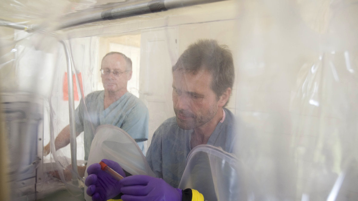 En ebolasjuk får behandling i Kongo.
