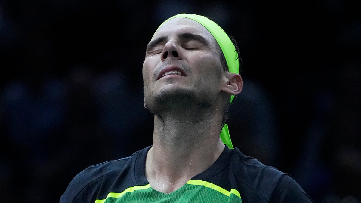 Rafael Nadal hade en tung comeback på tennisplanen. I sin första match på två månader blev det förlust mot amerikanen Tommy Paul i Paris.