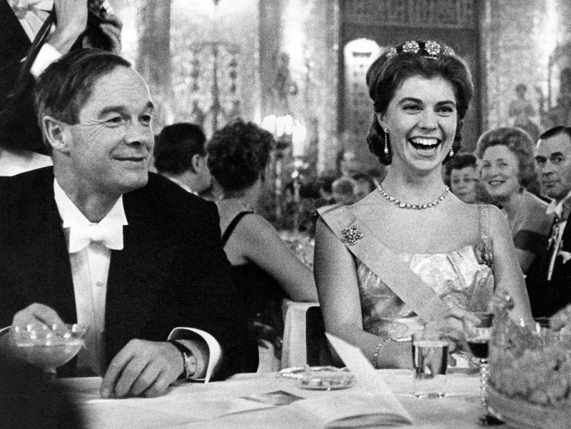 Alan L Hodgkin, brittisk medborgare som erhöll Nobelpriset i fysiologi eller medicin 1963. Till höger prinsessan Margaretha. Arkivbild.