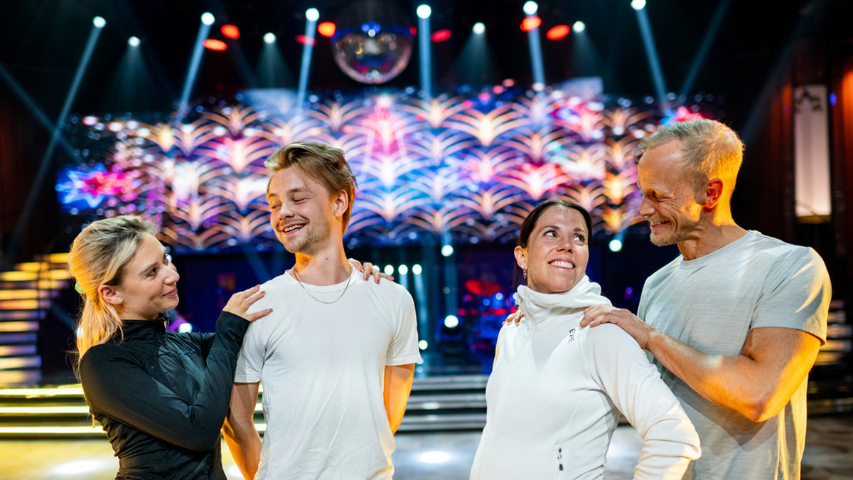 Hampus Hedström och Charlotte Kalla med sina danspartners Ines Stefanescu och Tobias Karlsson gör upp om vinsten i 'Let's dance'.