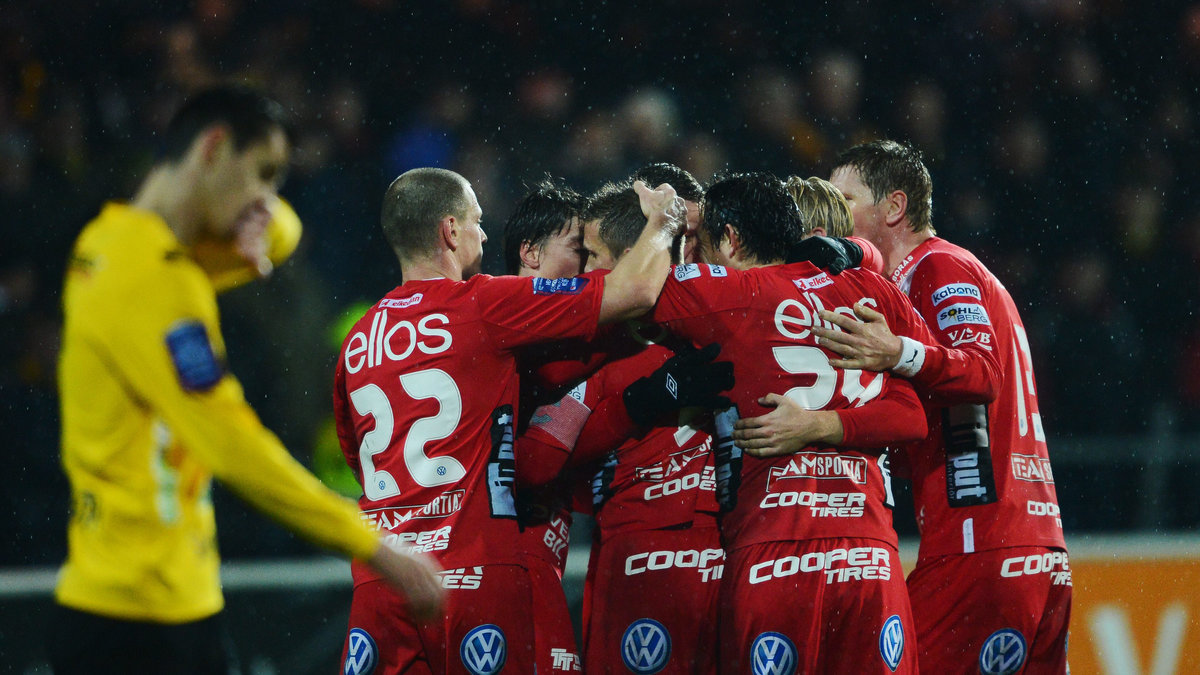 Elfsborg vann en svängig match mot Mjällby med 3-2. Nu är pressen på Malmö att hänga med.