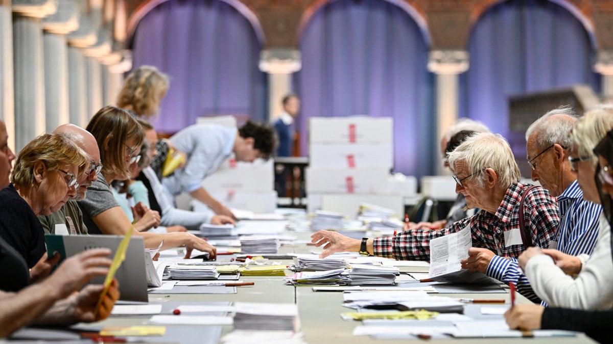 220 000 svenskar kan avgöra valet – partiernas nya drag