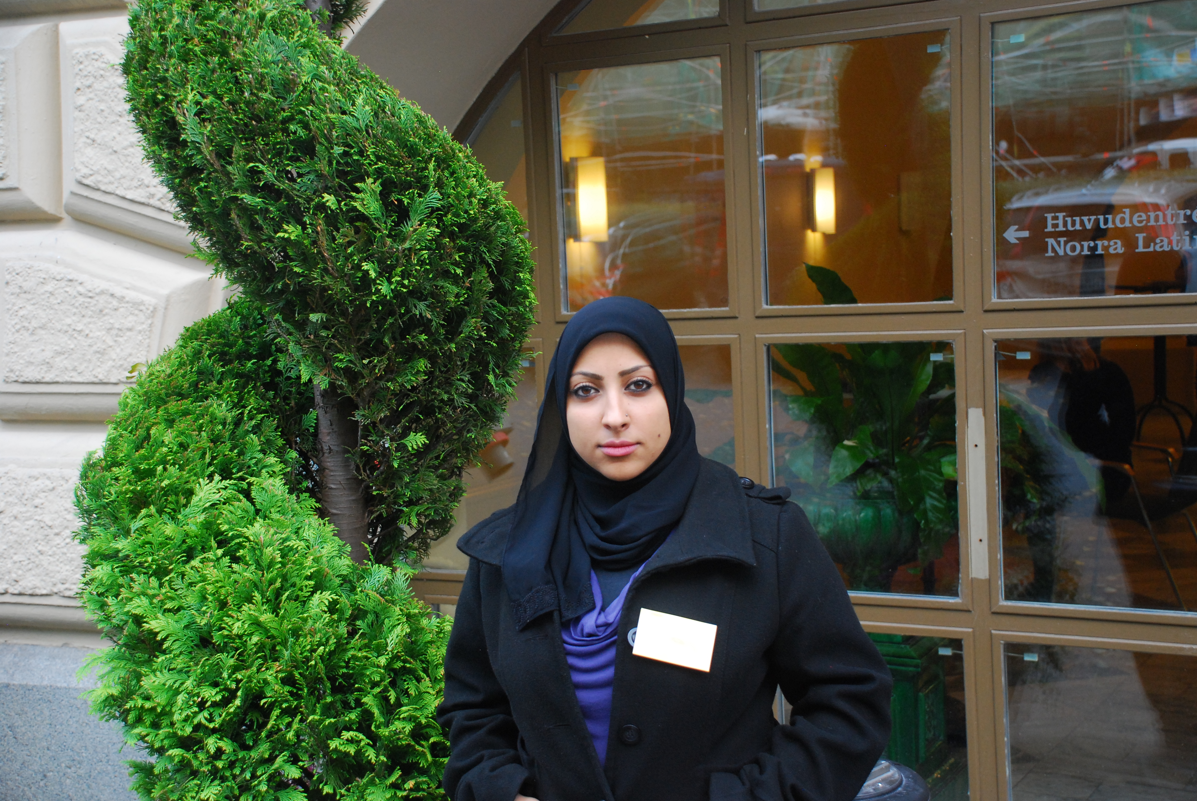 Hans dotter Maryam al-Khawaja är aktiv i BCHR och åker omkring i världen för att upplysa om deras kamp för mänskliga rättigheter. Här är hon under ett besök i Sverige om den arabiska våren och sociala medier.