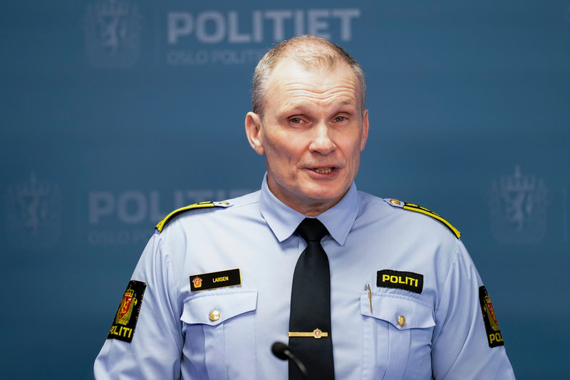 Frode Larsen, som leder polisens utrednings- och underrättelsetjänst, på en presskonferens på söndagen efter explosionen som inträffat vid USA:s ambassad i Oslo.
