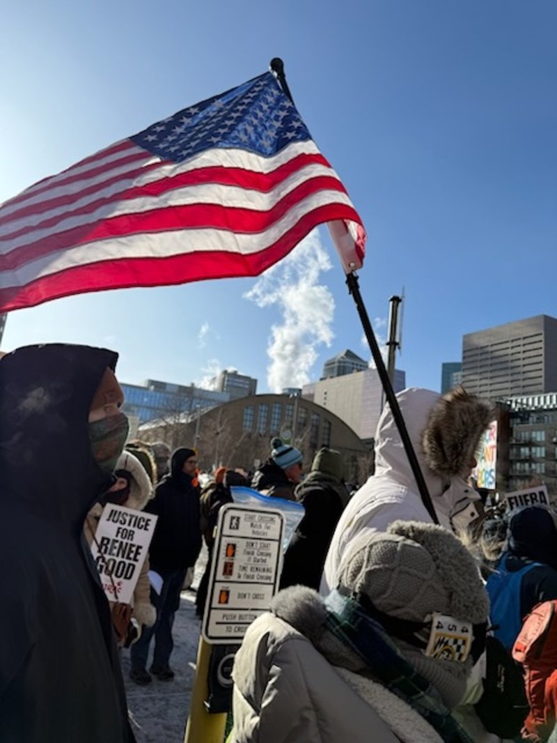 Observatörer från gräsrotsrörelsen Defend 612 i Minneapolis-Saint Paul. 