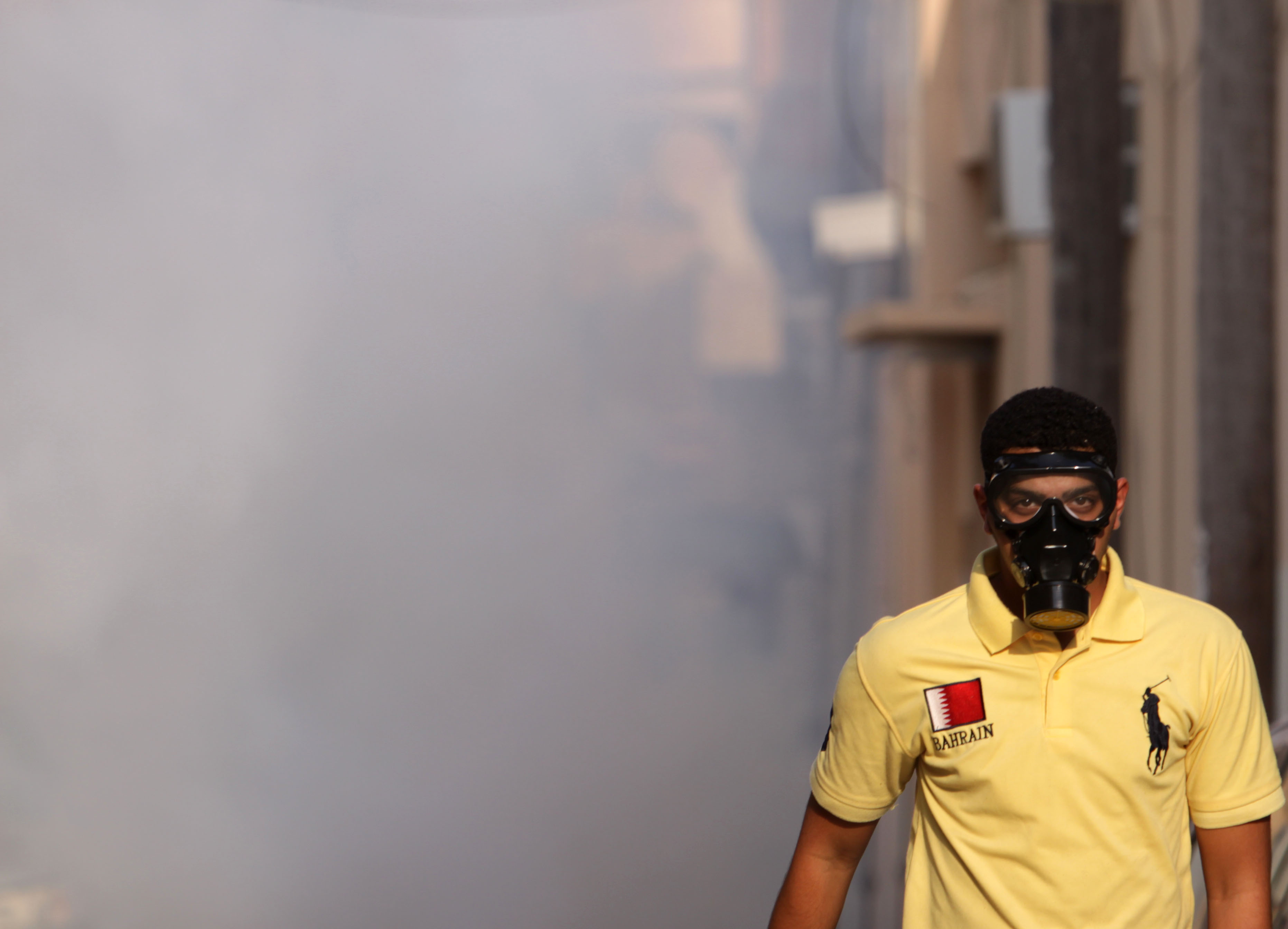 Tårgasen låg tät över flera städer i Bahrain.
