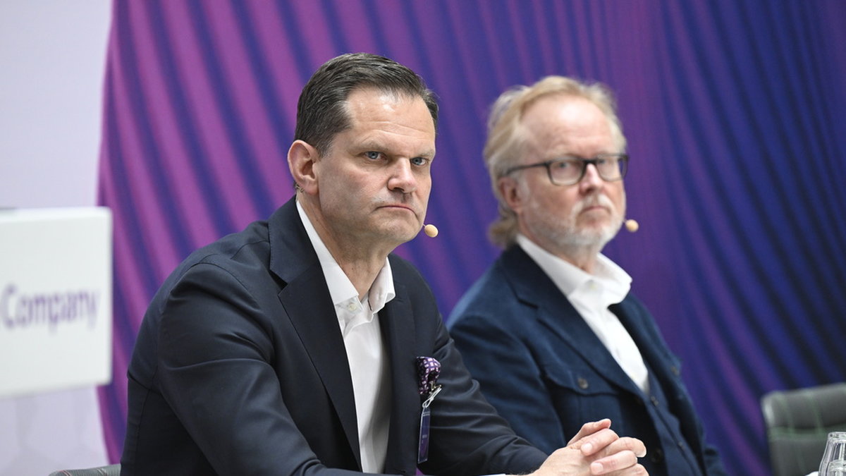 Premiärrapport för nye vd:n Patrik Hofbauer (till vänster). På bilden även styrelseordförande Lars-Johan Jarnheimer. Arkivbild