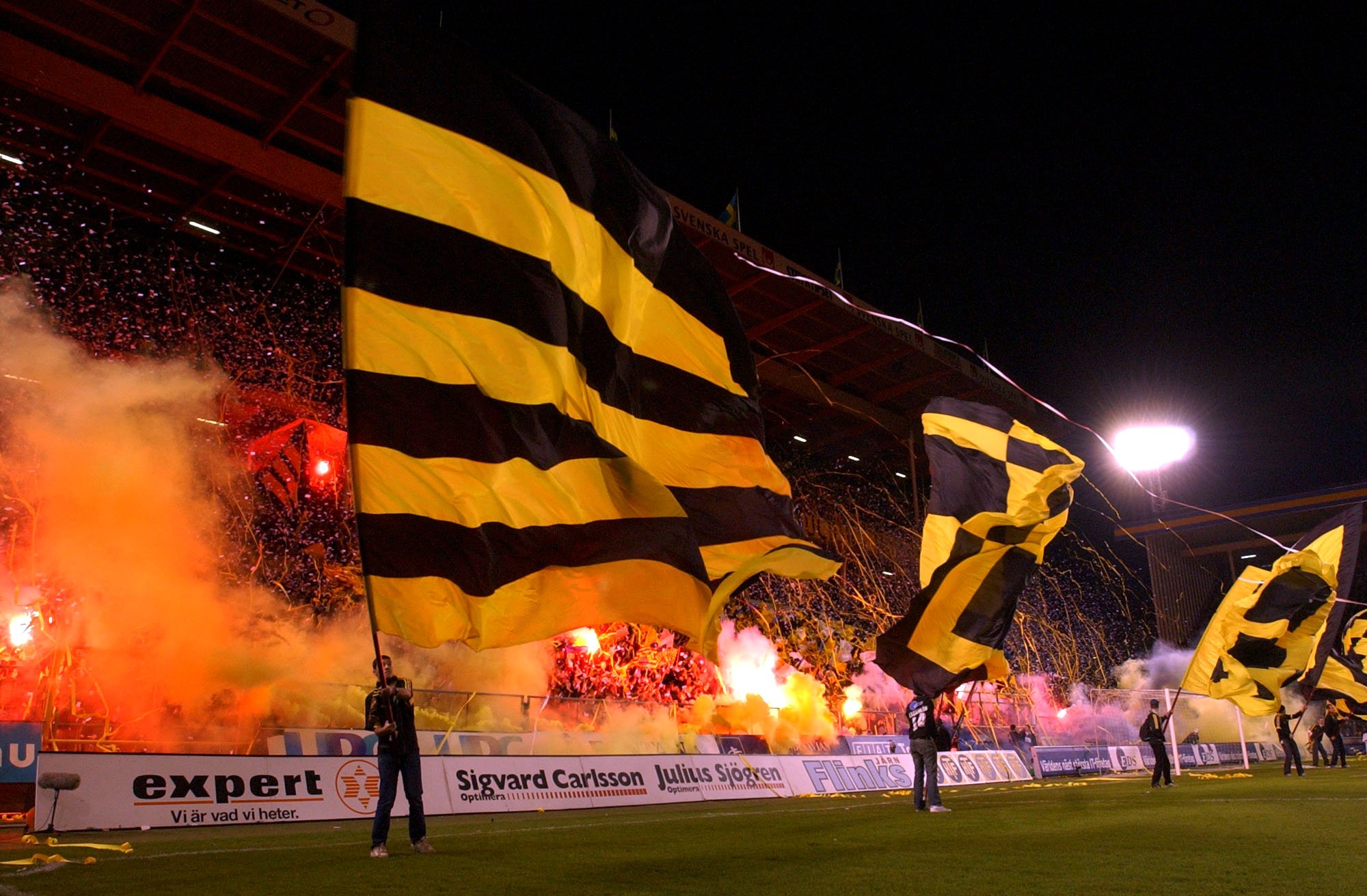 2001: Glada AIK-fans efter seger med 5–2 mot Hammarby. 2001: Glada AIK-fans efter seger med 5–2 mot Hammarby.