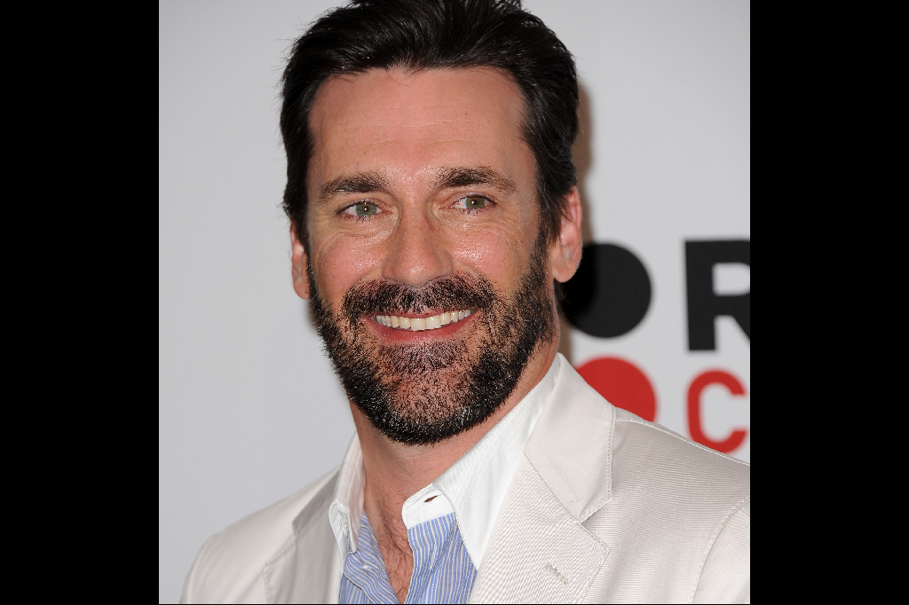 Jon Hamm, 41, sportar en vältrimmad ansiktsfrisyr. Jon Hamm, 41, sportar en vältrimmad ansiktsfrisyr.