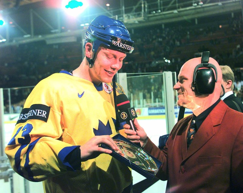 Håkan Södergren intervjuar Mats Sundin 1998. Foto: Jack Mikrut/TT Håkan Södergren intervjuar Mats Sundin 1998. Foto: Jack Mikrut/TT