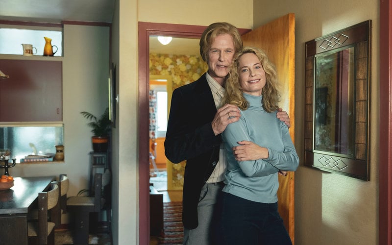 Trond Espen Seim och Maria Bonnevie som porrkungen Lars och hans fru Anne-Lise i "In the name of love".
