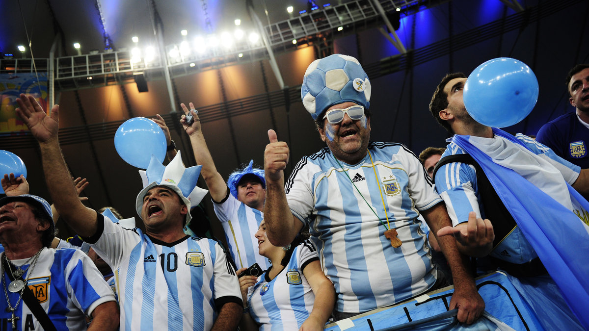 Argentinska supportrar firar ordentligt. 