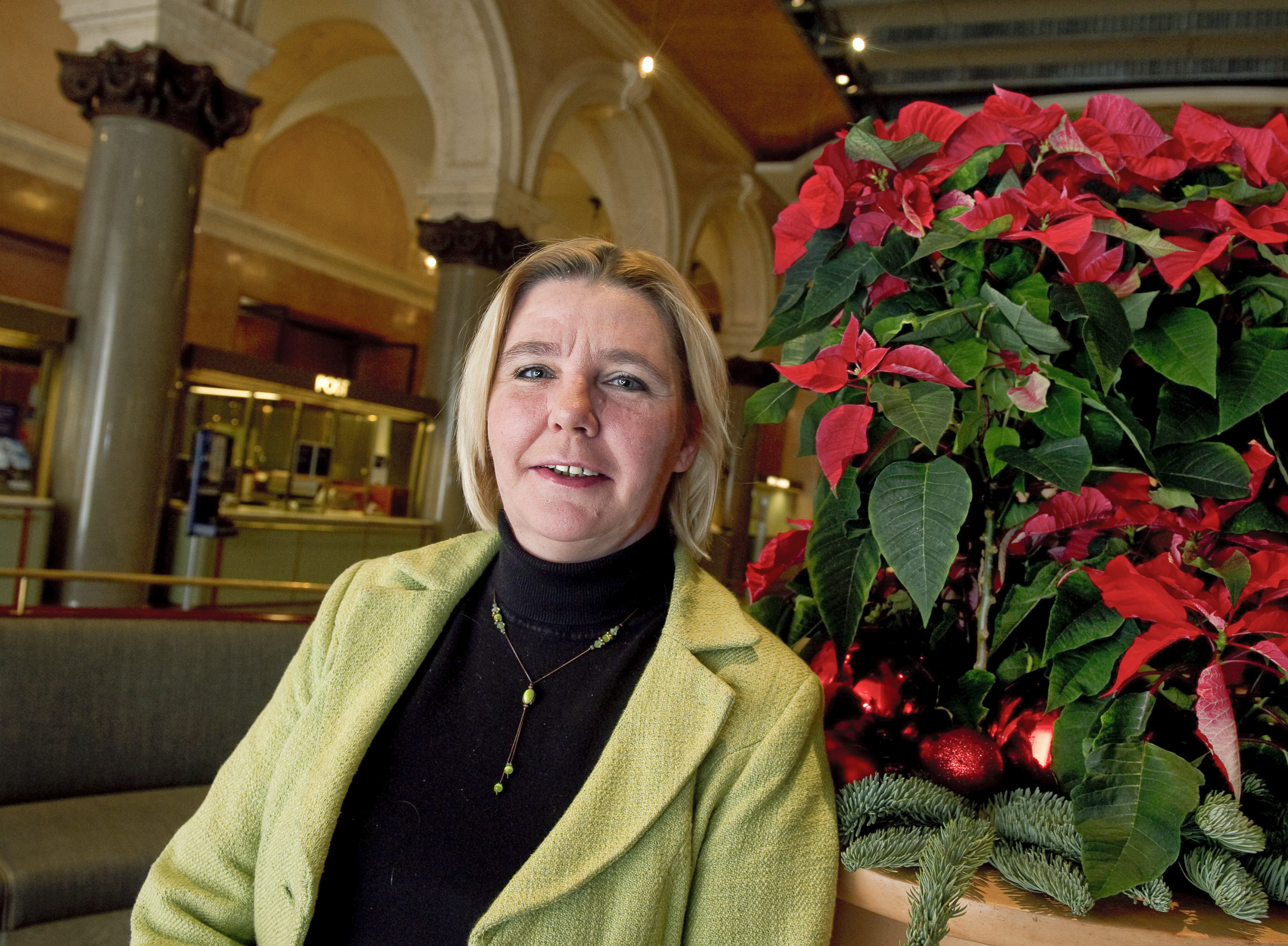 Alice Åström - tidigare motståndare till direktivet - har nu köpt att en ny rödgrön regering ska genomföra direktivet.