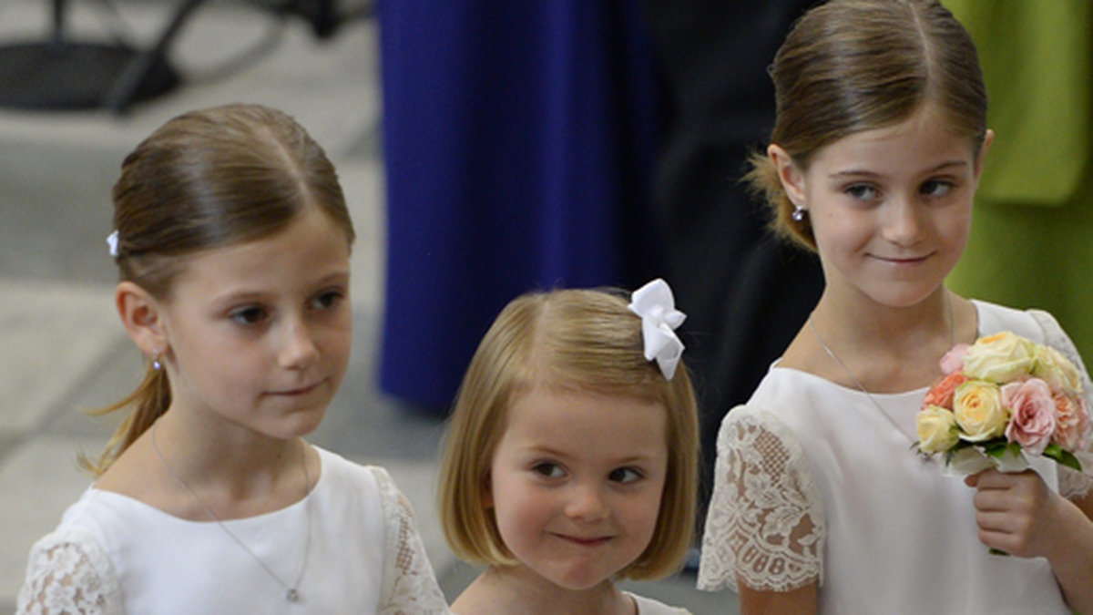Estelle var en av brudnäbbarna under vigseln mellan prins Carl Philip och Sofia Hellqvist i Slottskyrkan år 2015.