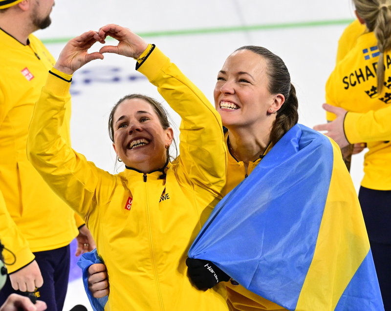 OS-guldmedaljörerna Anna Hasselborg och Agnes Knochenhauer.