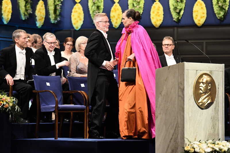 Göran K Hansson och Sara Danius, som var Svenska Akademiens ständiga sekreterare mellan juni 2015 och april 2018, vid utdelningen av Nobelprisen i Konserthuset i Stockholm under 2018. Arkivbild.