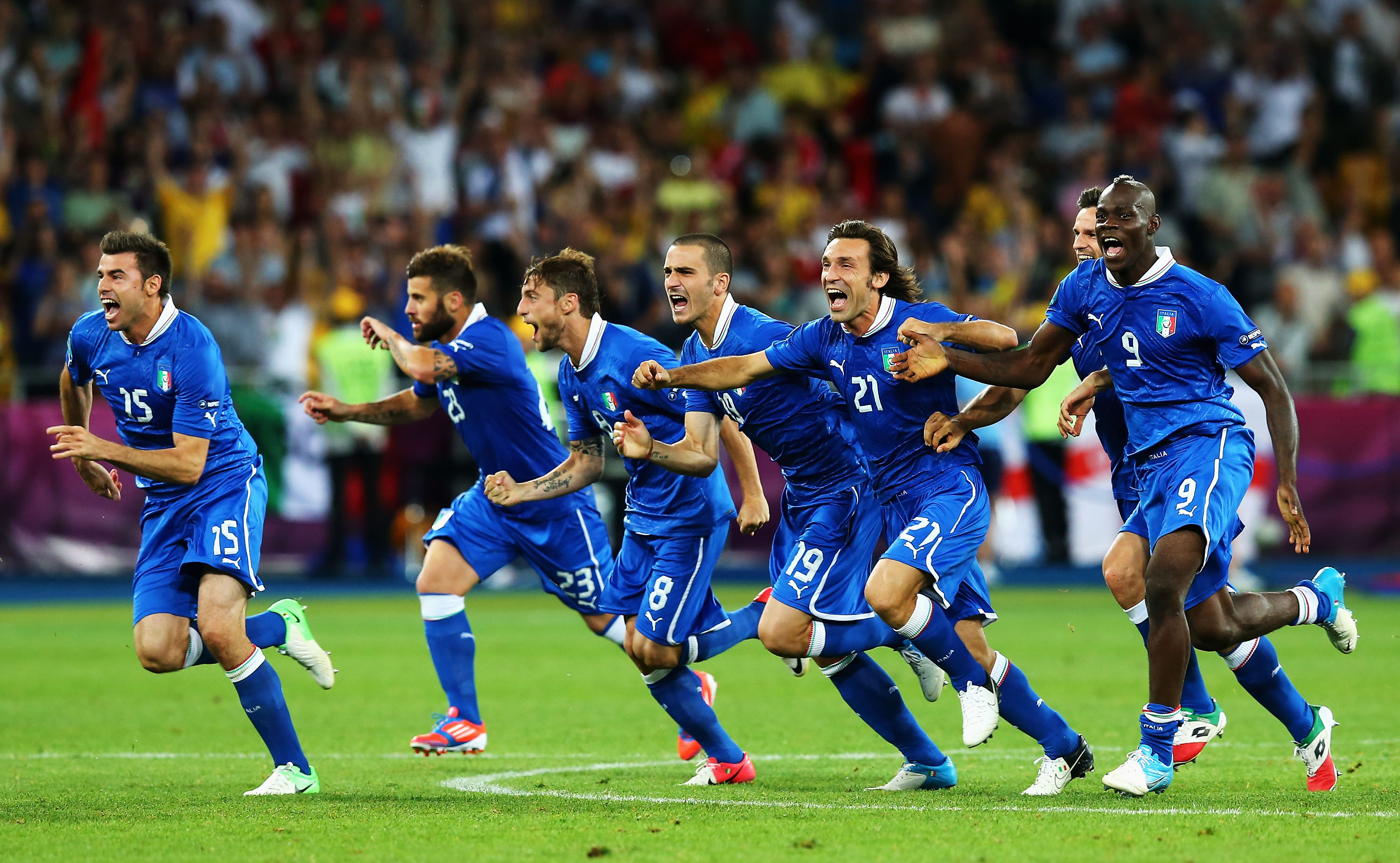 Italiensk glädje efter vinsten på straffar mot England.