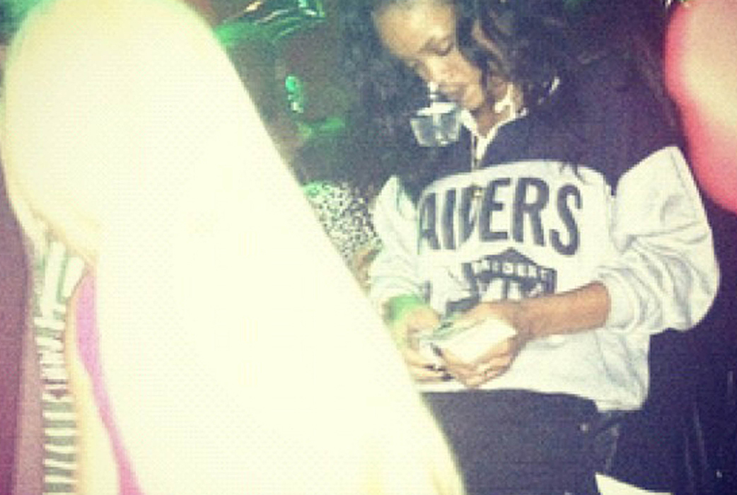 Rihanna bjöd även festgästerna på en egen strippshow. Rihanna bjöd även festgästerna på en egen strippshow.