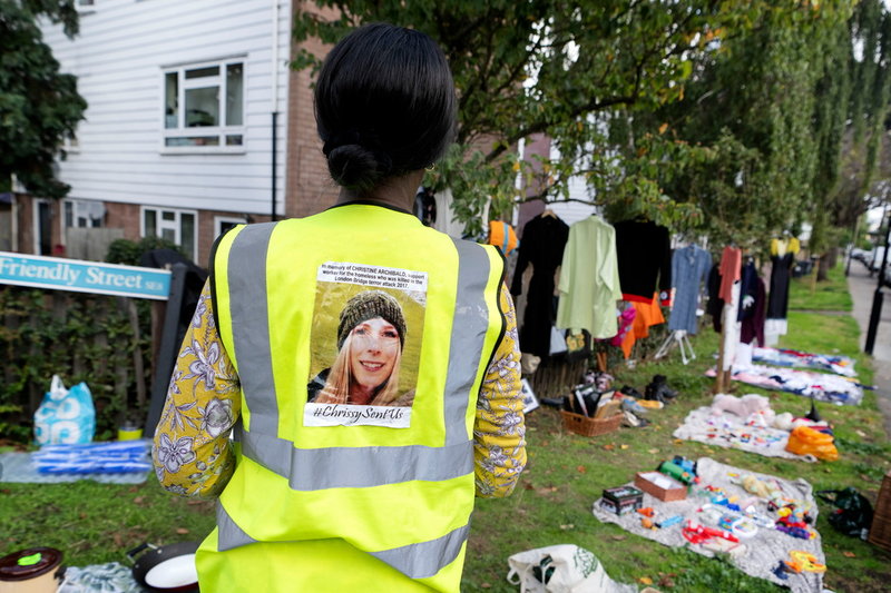 På Friendly Street i Lewisham anordnas en loppmarknad, där kunderna själva bestämmer vad de vill betala för varorna.