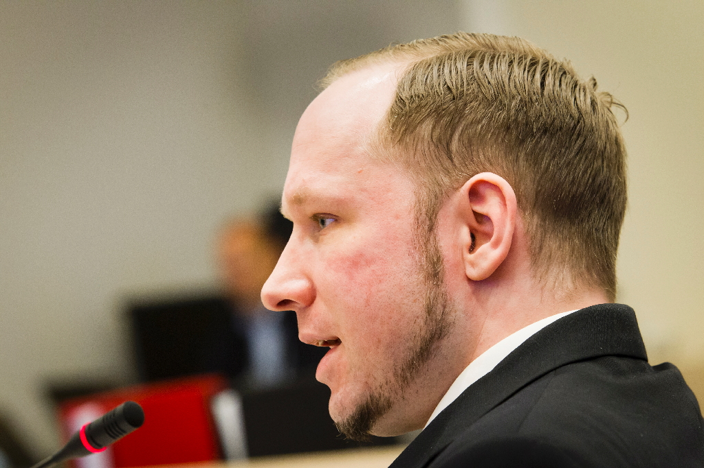 Anders Behring Breivik fick under torsdagen svara för första gången på frågor om Utöya.