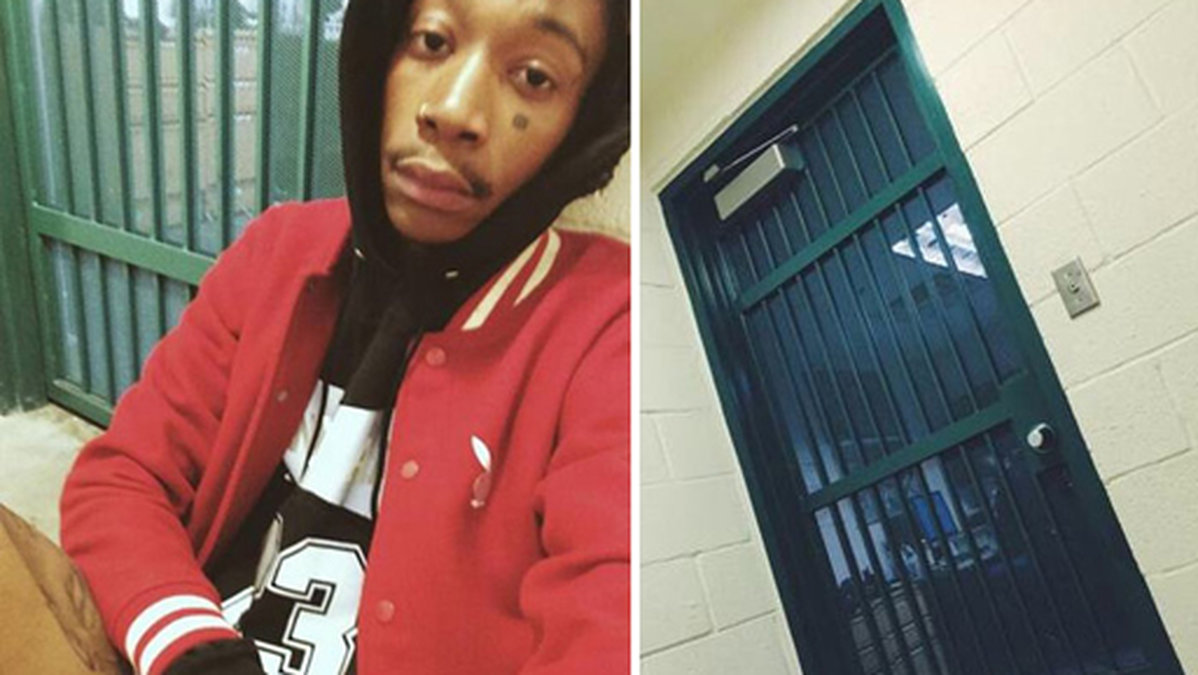 Wiz Khalifa bjöd sina följare på en selfie direkt från arresten. 