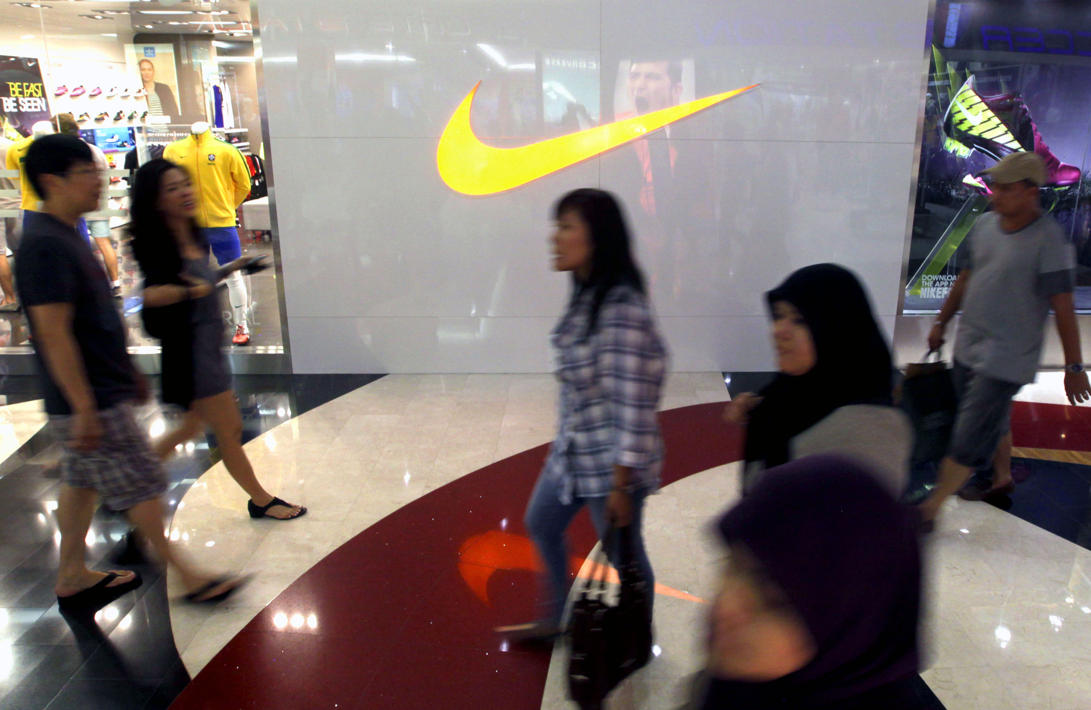Nike har gått med på att betala ut övertidsersättning till arbetarna i Indonesien.