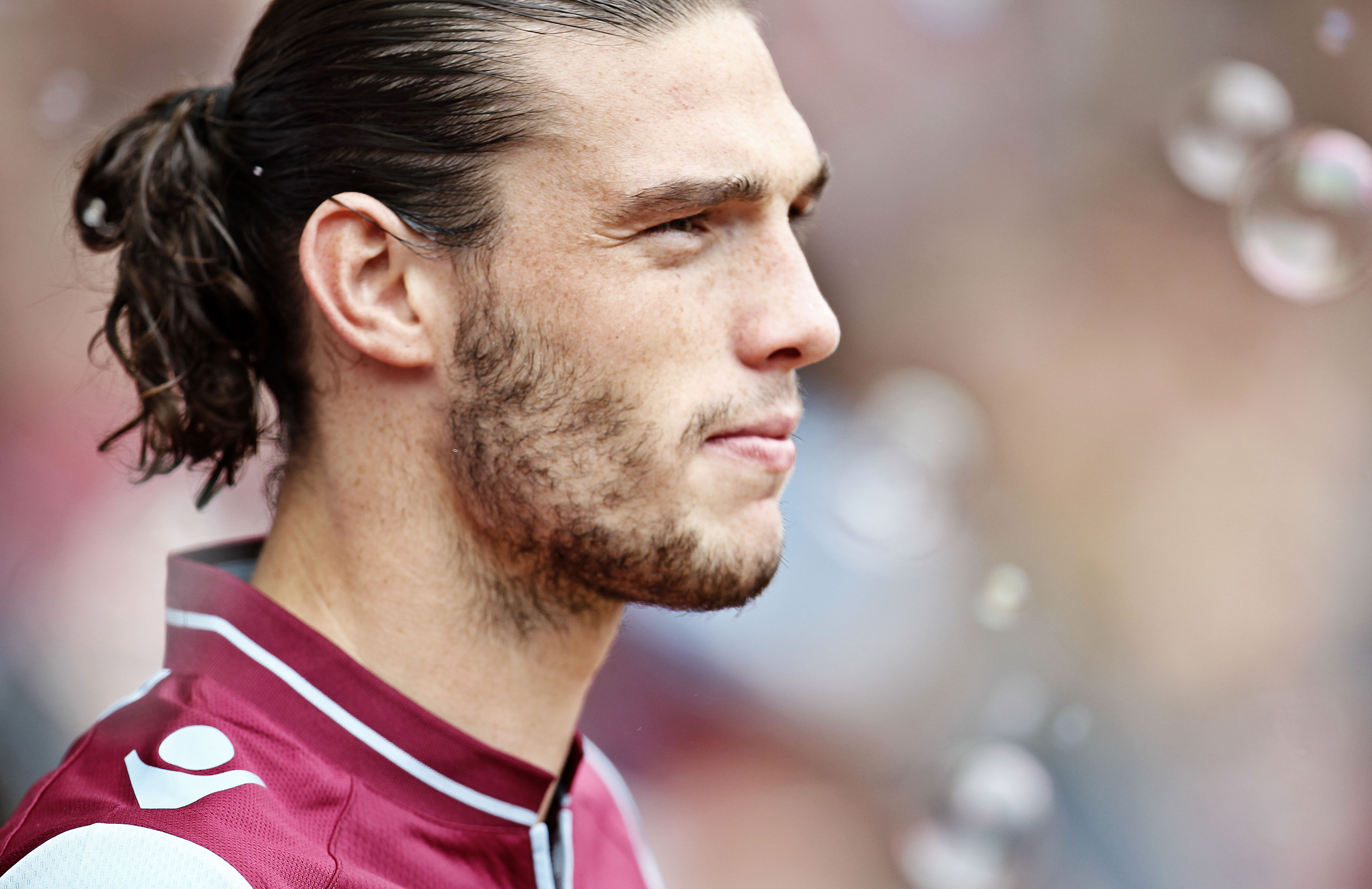 West Hams nyförvärv Andy Carroll har betydligt kortare svall. West Hams nyförvärv Andy Carroll har betydligt kortare svall.
