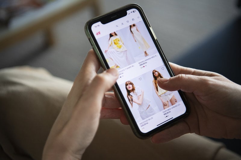 Allt fler köp görs online. Foto: Viktoria Bank/TT Allt fler köp görs online. Foto: Viktoria Bank/TT