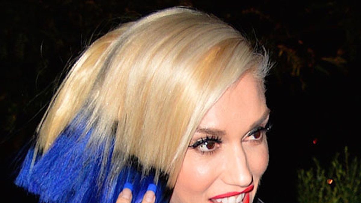 Gwen Stefani matchar håret med naglarna. 