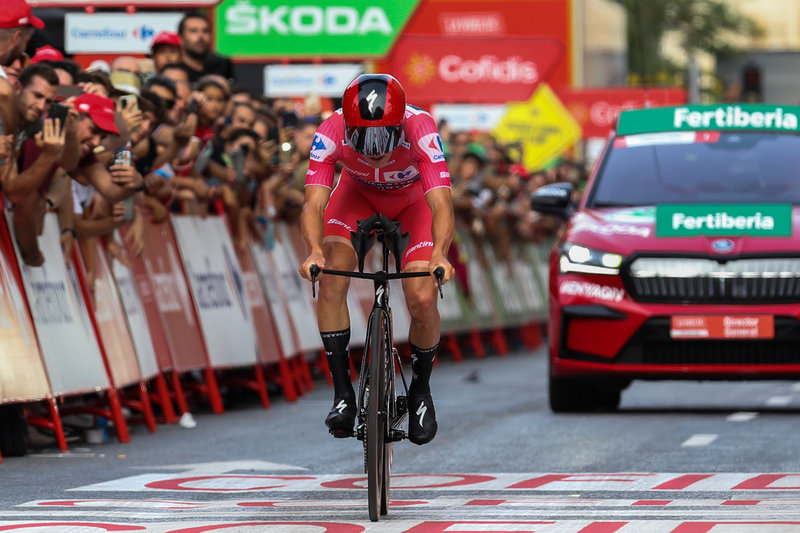 Remco Eveneopel har burit den röda ledartröjan i årets Spanien runt ända sedan etapp nummer sju. Arkivfoto.