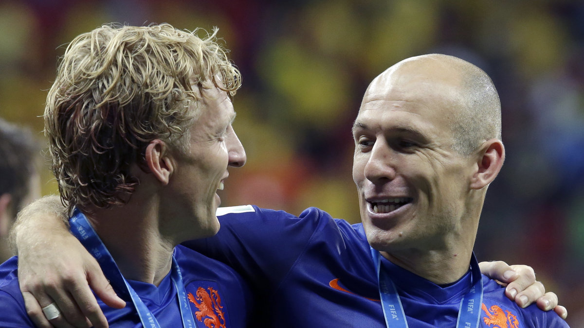 Dirk Kuyt och Arjen Robben med sina medaljer. 