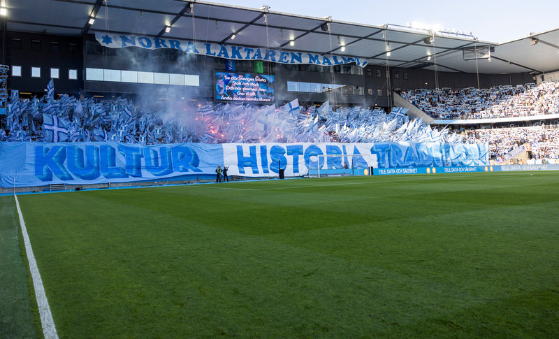 Malmös klack med sitt tifo där orden "Kultur, historia, tradition" var en passning till FCK.
