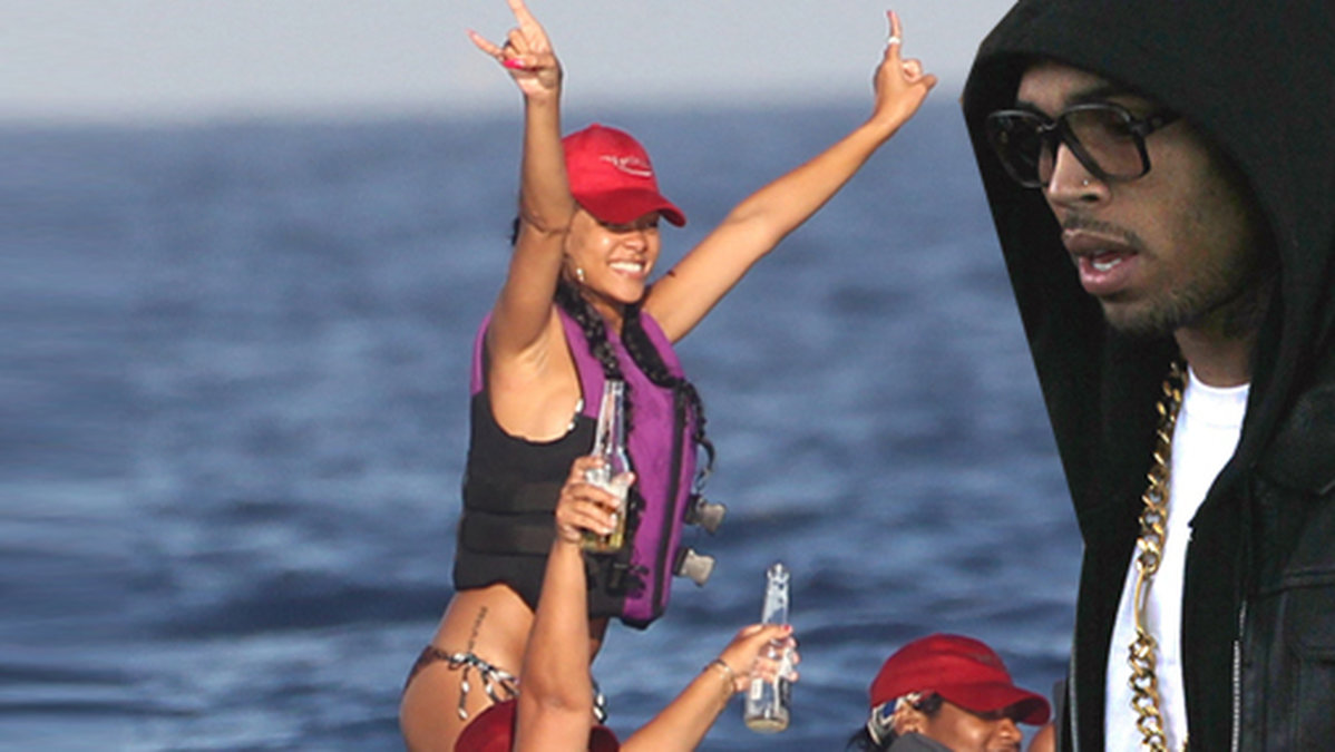Så här glad blir Rihanna när hennes Chris Brown kommer och hälsar på henne på semestern i St Tropez.