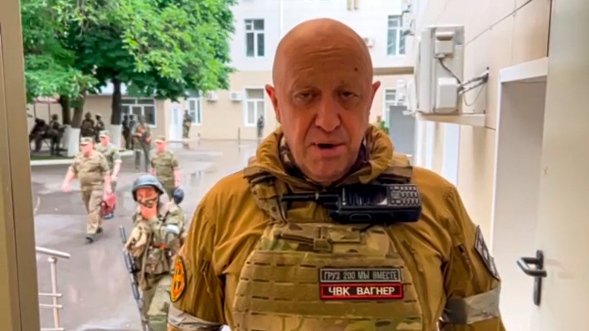 Wagnerstyrkor har intagit det militära högkvarteret i den ryska staden Rostov-on-Don, enligt ledaren för den ryska paramilitära gruppen Jevgenij Prigozjin.