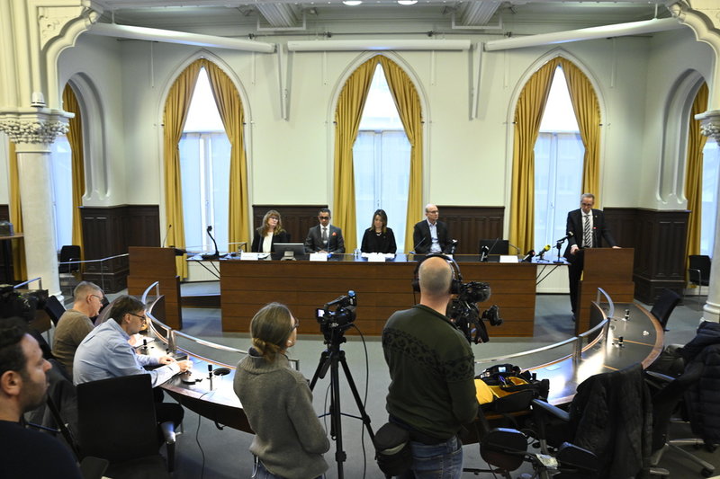 Företrädare för Örebro kommun höll på onsdagenen pressträff med anledning av att det är ett år sedan våldsdådet på Campus Risbergska. Medverkande från vänster, Annika Roman, områdeschef, Vård och omsorg, Socialförvaltningen, Mokhtar Bennis, verksamhetschef, Gymnasie- och vuxenutbildningen, Johanna Sollerman, krisstödssamordnareMats Brantsberg, säkerhetschef och Peter Larsson, kommundirektör.