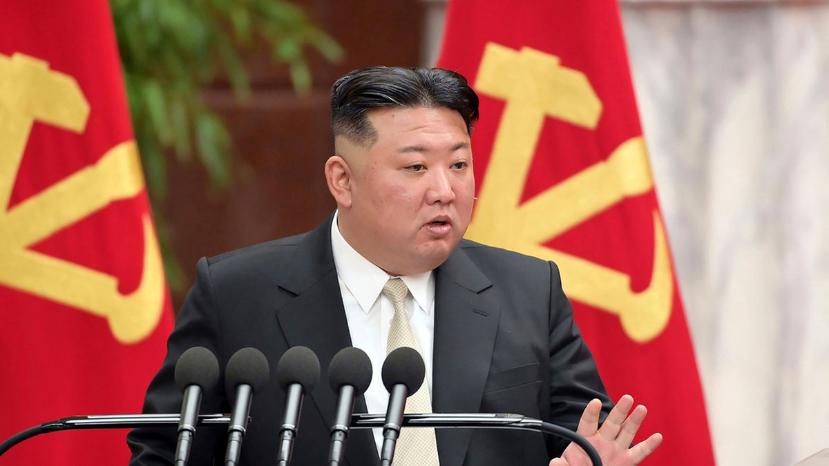 Nordkoreas militärkommission, som leds av landets diktator Kim Jong Un, har beslutat om att vidta krigsavskräckande åtgärder i samband med USA:s och Sydkoreas gemensamma militärövning. Arkivbild.