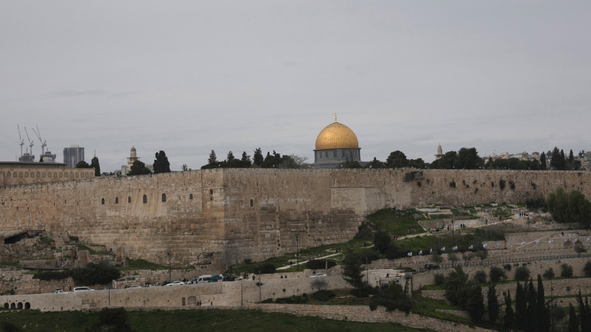 Konfliktens kärna: Klippdomen uppe på Tempelberget, centrum för det heliga område i Jerusalem som ingendera sidan kan tänka sig att ge upp.
