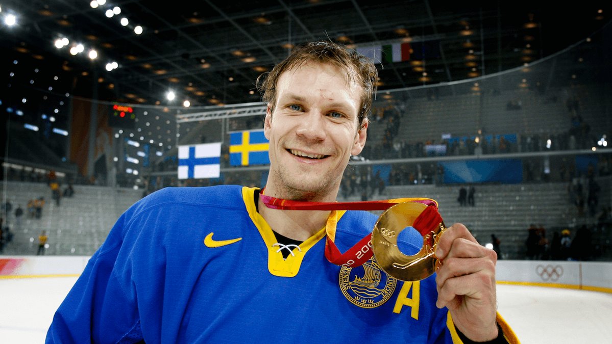 Nicklas Lidström sköt OS-guldet 2006 till Sverige i finalen mot Finland. Sverige vann även VM-guld det året vilket gör det till ett svårslaget hockeyår. Tack för allt, Nicklas.