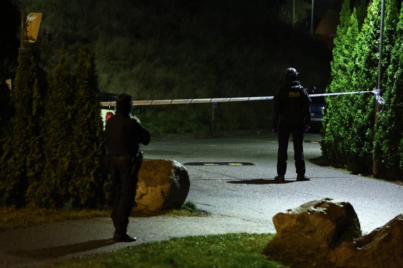 Larmet kom natten mot tisdag. Foto: En explosion har inträffat vid ett radhus i Upplands Väsby, norr om Stockholm. Foto: Caisa Rasmussen/TT