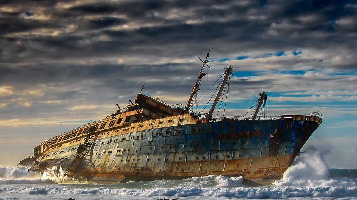 Vraket av SS America gick på grund på Kanarieöarna 1994 och övergavs. 