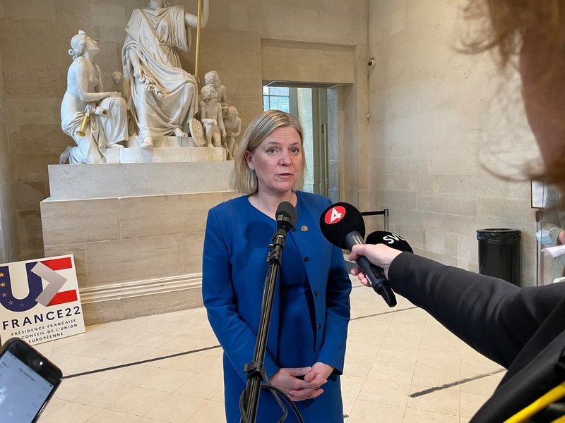 Statsminister Magdalena Andersson (S) håller pressträff i Versailles efter EU-toppmötet.