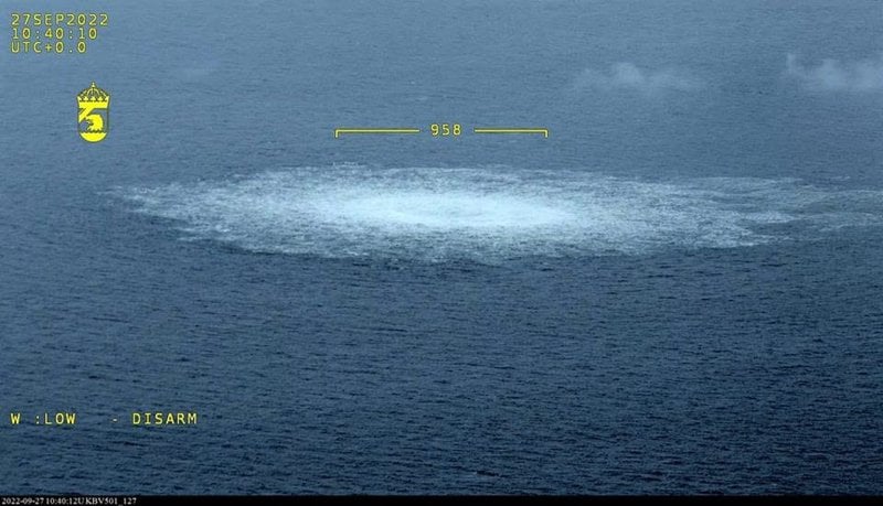 Gasläckan från Nord Stream fotograferad av Kustbevakningens flygplan den 27 september 2022.