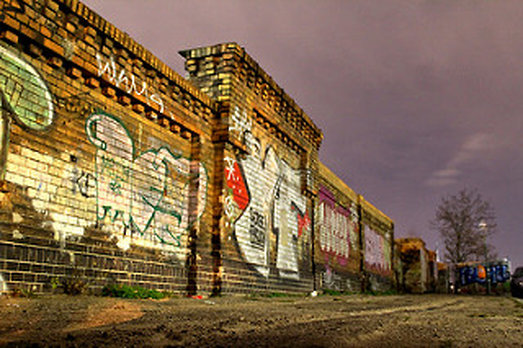 Mjukstartar med den här bilden. MMMM, Berlinmuren. 